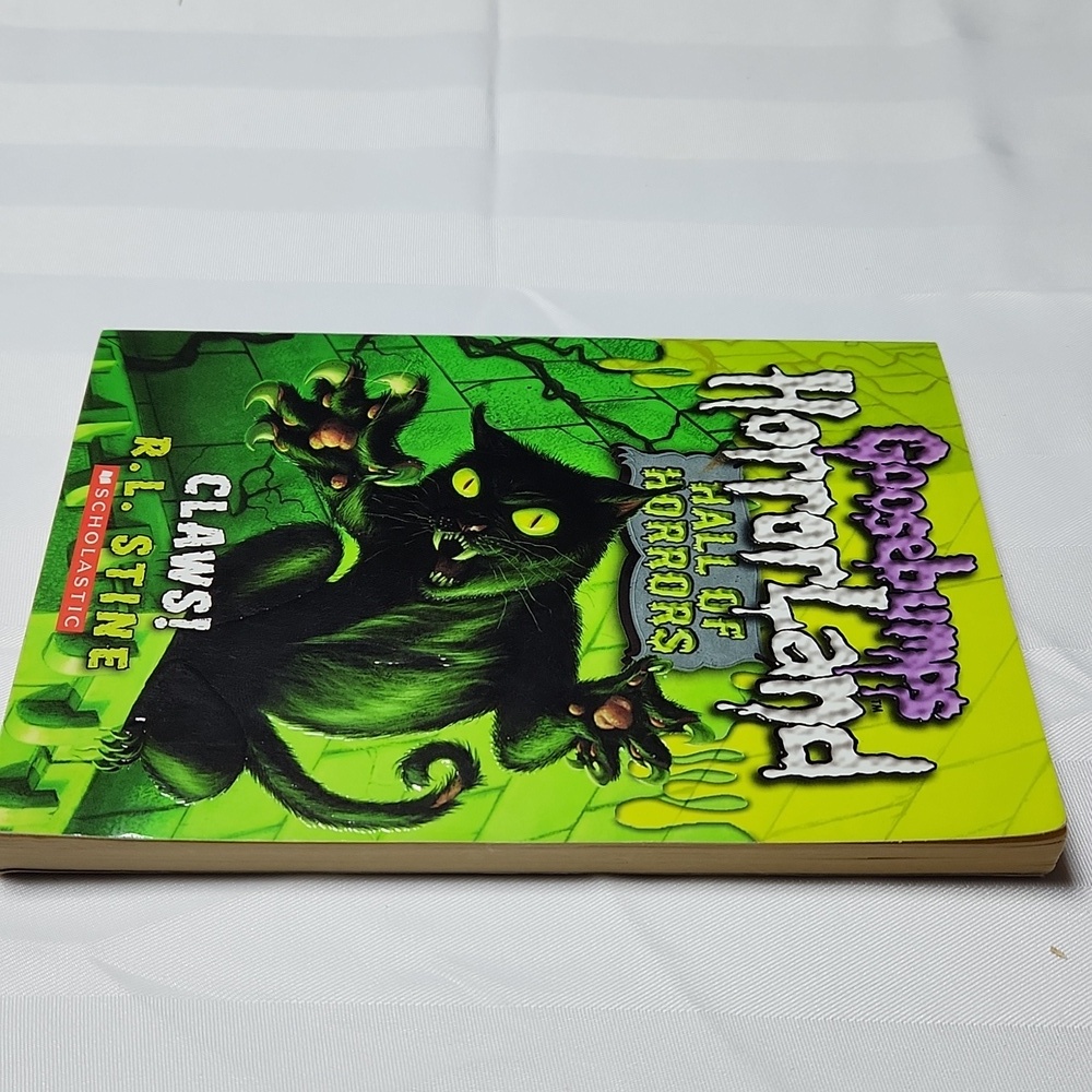 Goosebumps HorrorLand Book - Claws! - Picture 2 of 5